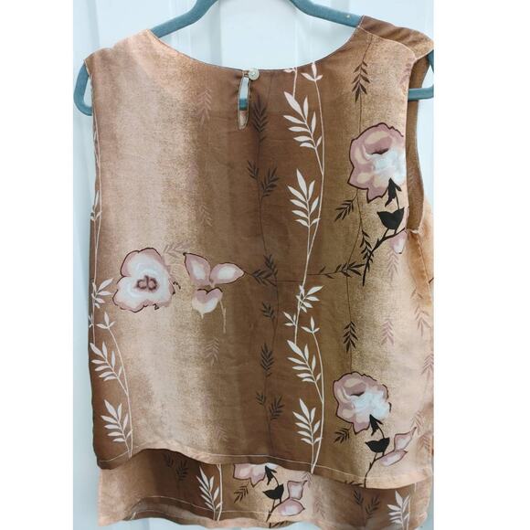 Kupu Kupu Top Sleeveless Split Front Whimsical Floral Medium Hawaiian - Picture 4 of 5